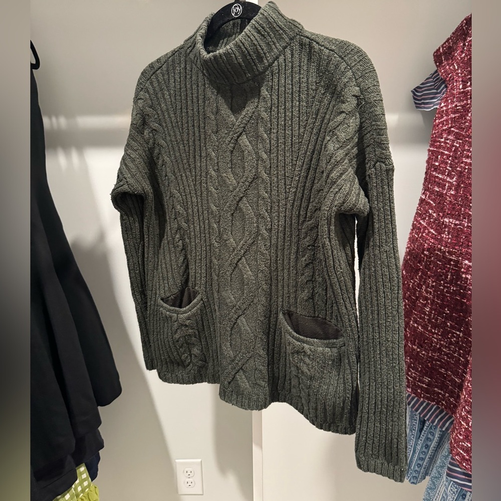 Abercrombie & Fitch Green Women’s Small Sweater